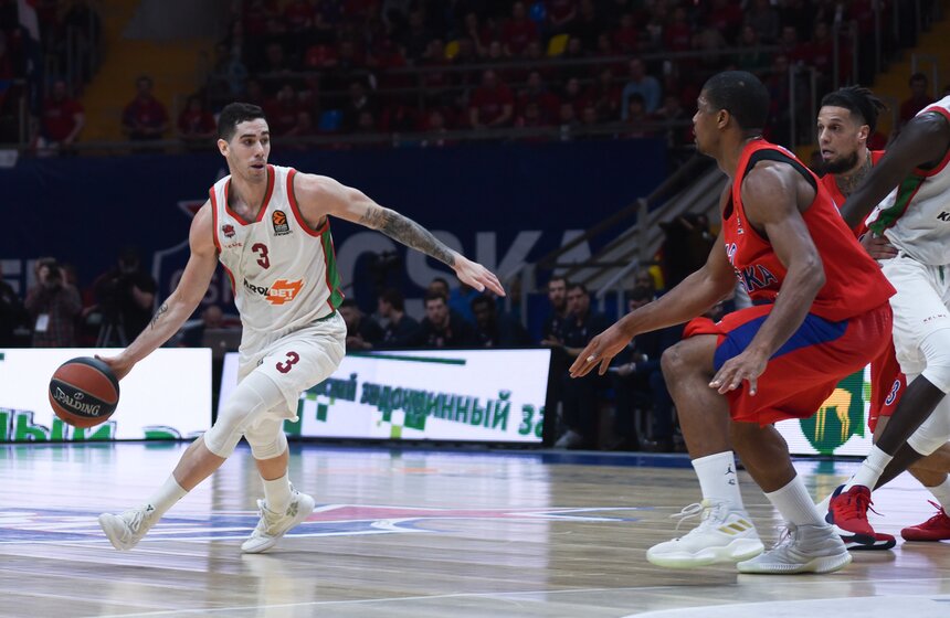 В третьей четверти красно-синие наконец поймали игру и, по сути, решили судьбу поединка.