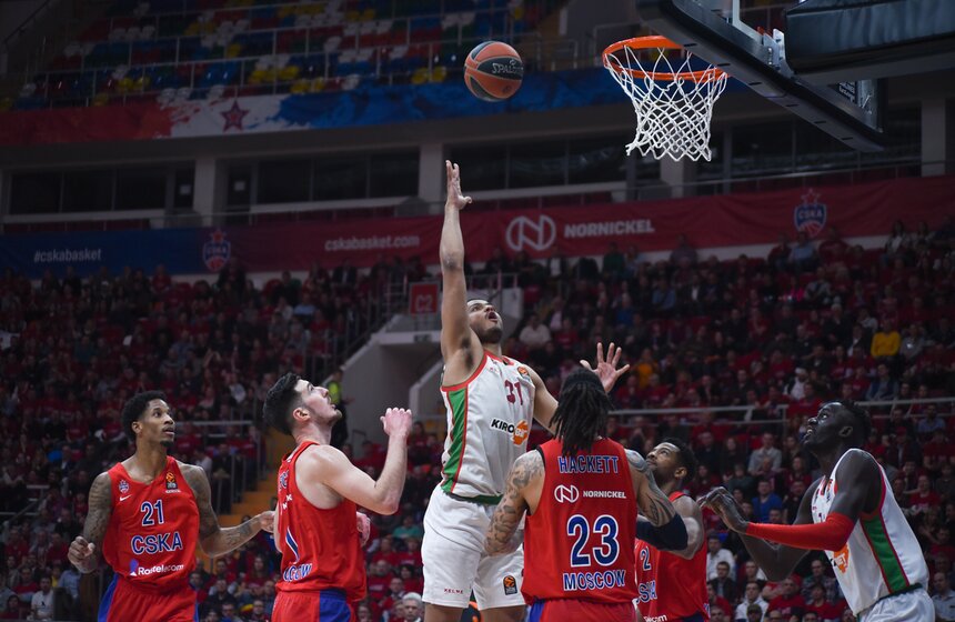 За десять минут ЦСКА умудрился набрать 29 очков. В результате третья четверть закончилась со счетом 73:52.