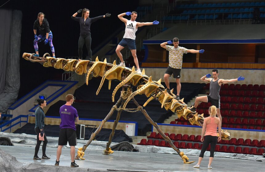 Cirque du Soleil привносит свой фирменный стиль в воображаемый мир Кэмерона