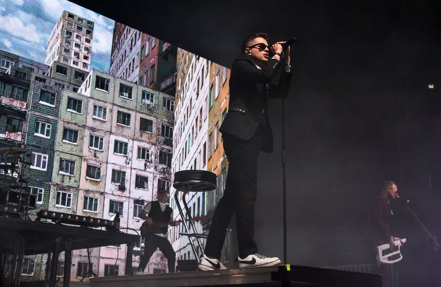 Для группы это был первый стадионный концерт