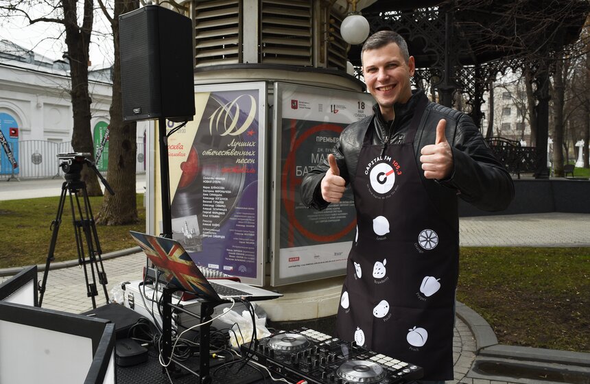 Все мероприятие проходило под зажигательную музыку от диджея радиостанции