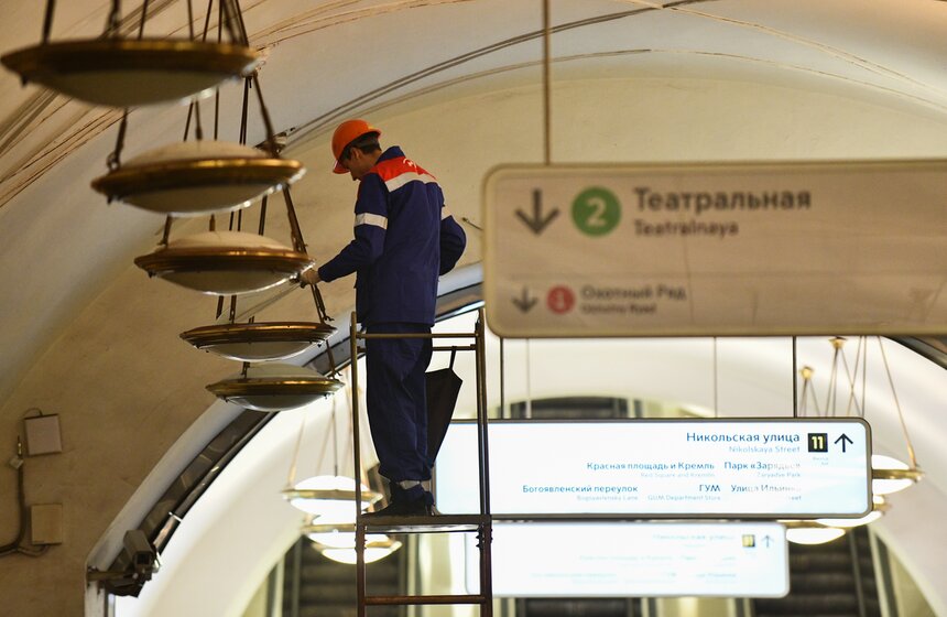 Сначала удалили пыль, а затем использовали специальные моющие средства