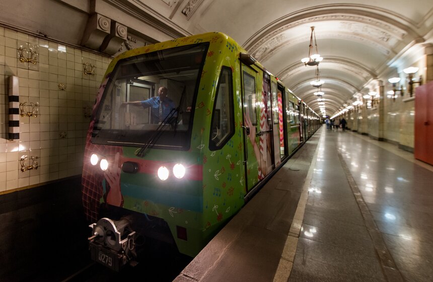 По случаю торжественного запуска поезда гостей мероприятия ждал небольшой фуршет