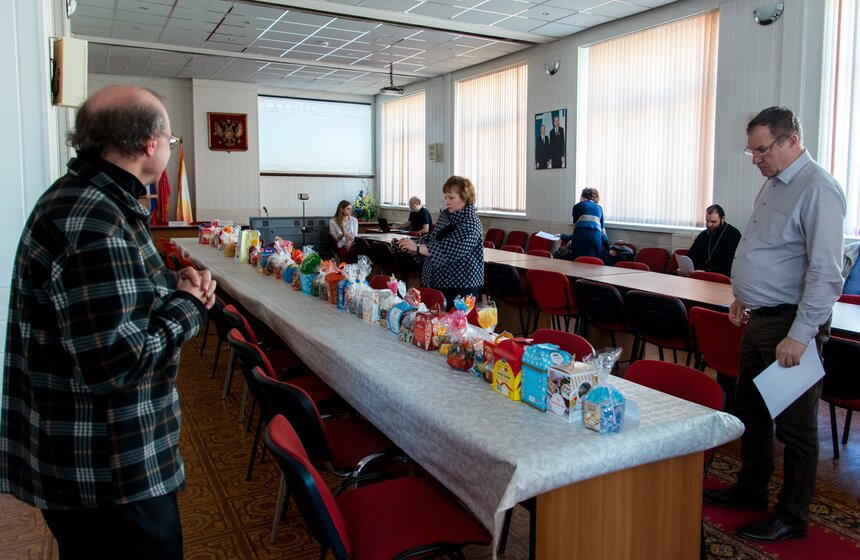 Комиссия тщательно изучала каждый образец продукта