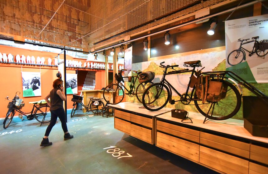 В Москве проходит выставка "Вся жизнь в одном велосипеде" 10 фото