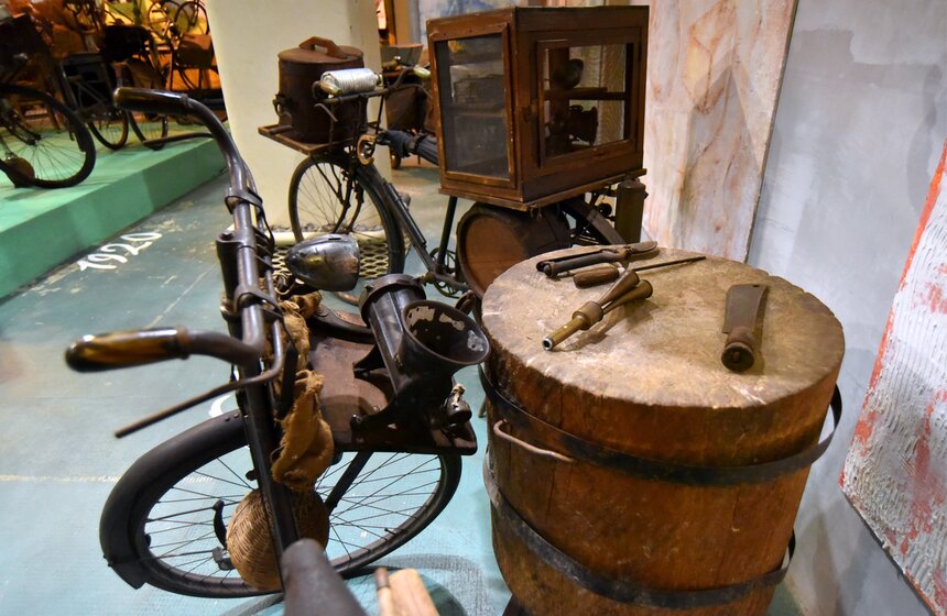 В Москве проходит выставка "Вся жизнь в одном велосипеде" 19 фото