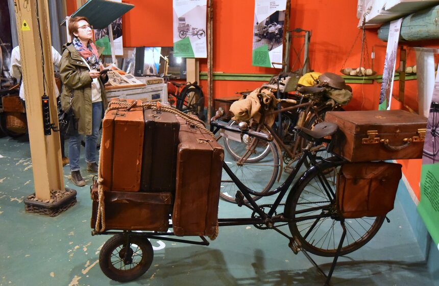 В Москве проходит выставка "Вся жизнь в одном велосипеде" 23 фото