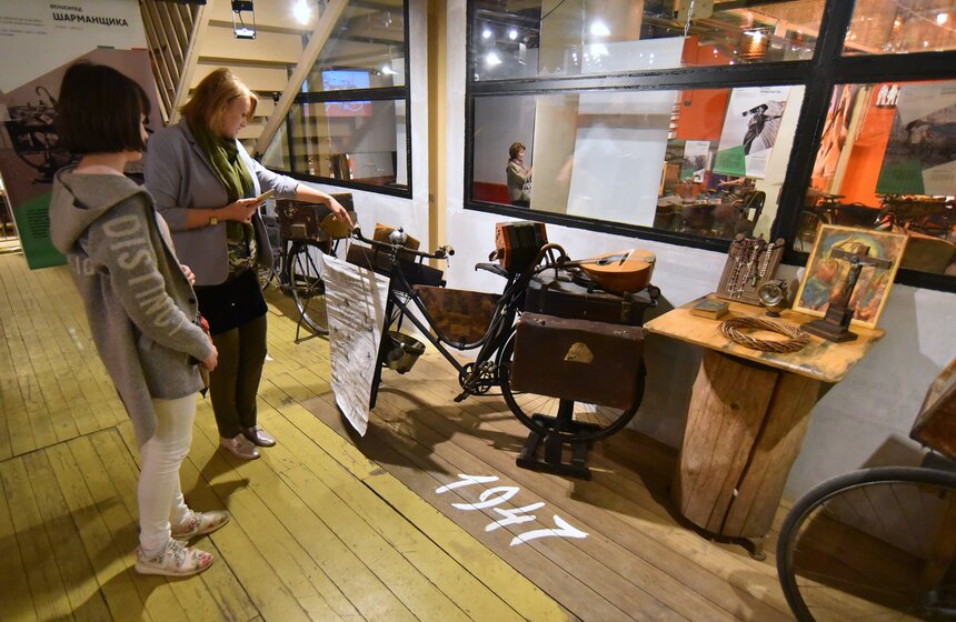 В Москве проходит выставка "Вся жизнь в одном велосипеде" 17 фото