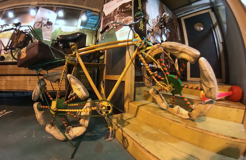 В Москве проходит выставка "Вся жизнь в одном велосипеде" 2 фото