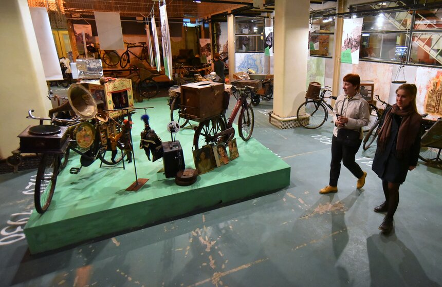 В Москве проходит выставка "Вся жизнь в одном велосипеде" 1 фото