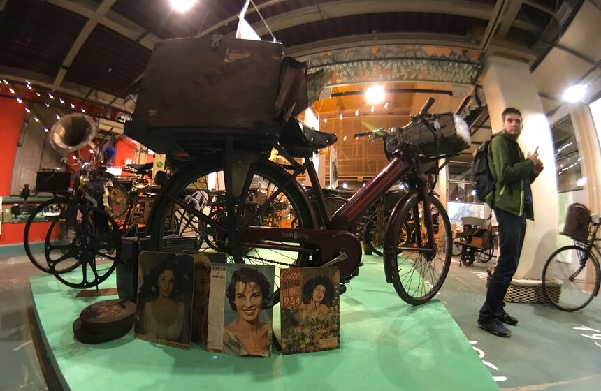 В Москве проходит выставка "Вся жизнь в одном велосипеде" 4 фото