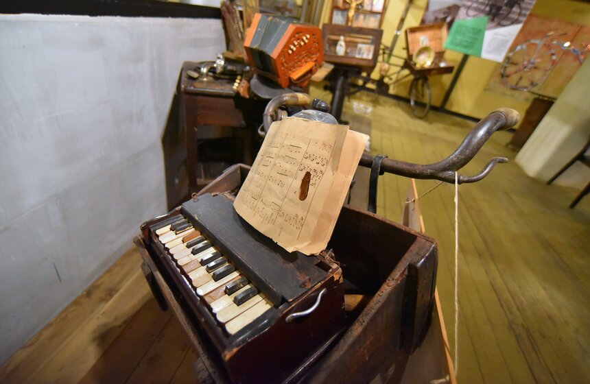 В Москве проходит выставка "Вся жизнь в одном велосипеде" 16 фото