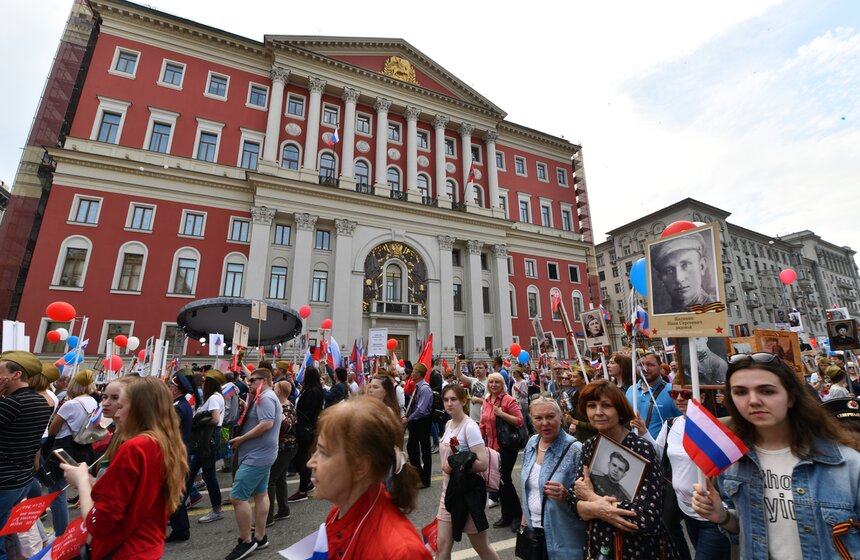 В Москве проходит акция "Бессмертный полк" 14 фото