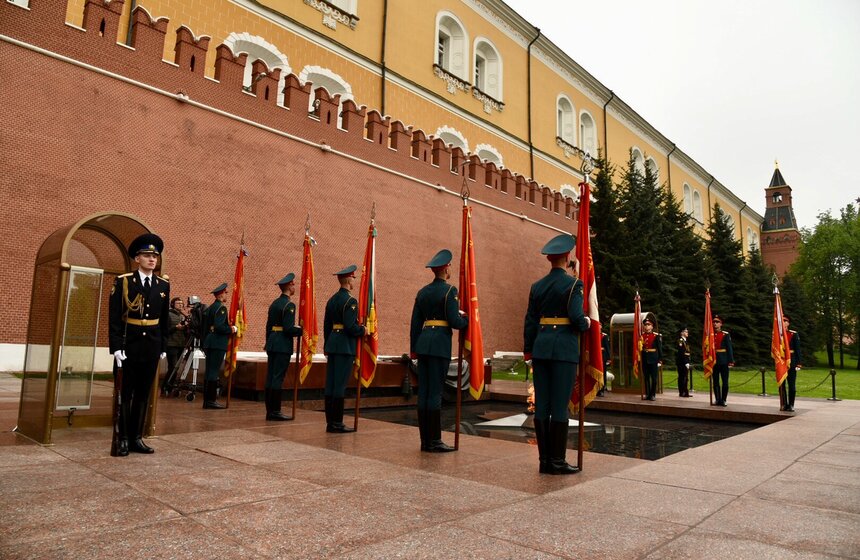 Владимир Путин почтил память павших в Великой Отечественной войне 4 фото