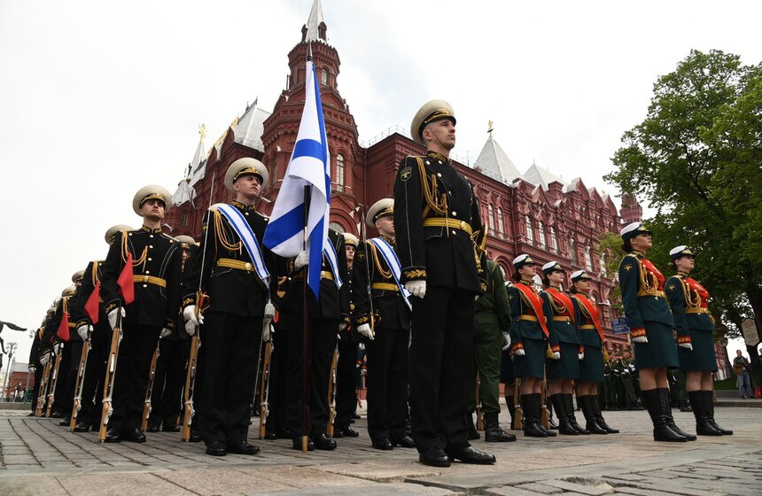 Владимир Путин почтил память павших в Великой Отечественной войне 15 фото