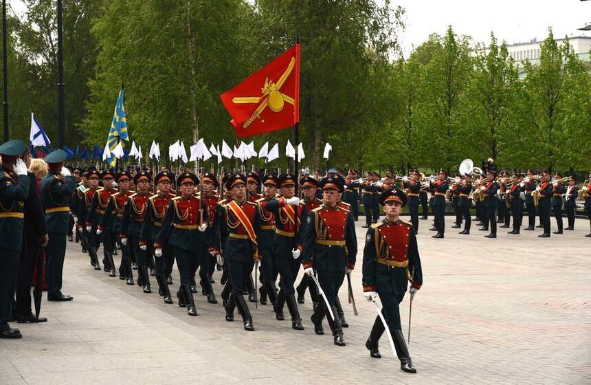 Владимир Путин почтил память павших в Великой Отечественной войне 13 фото