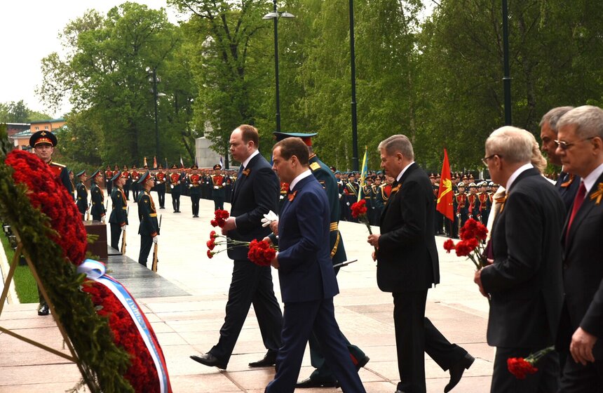 Владимир Путин почтил память павших в Великой Отечественной войне 11 фото