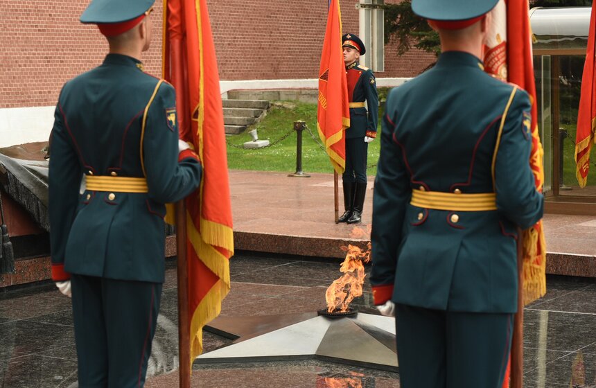 Владимир Путин почтил память павших в Великой Отечественной войне 6 фото