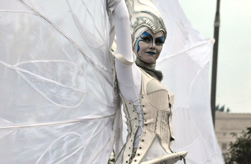 В Парке Горького выступил голландский театр "Close-Act Theatre" 1 фото