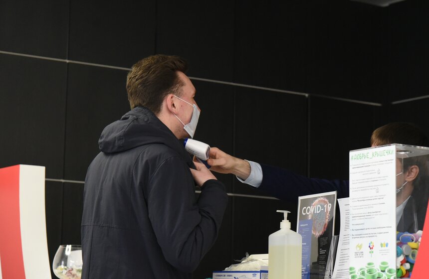 Работа волонтеров с гражданами на самоизоляции 2 фото