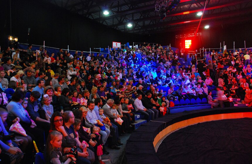 В "Сокольниках" открылся "Цирк огромных зверей" 11 фото