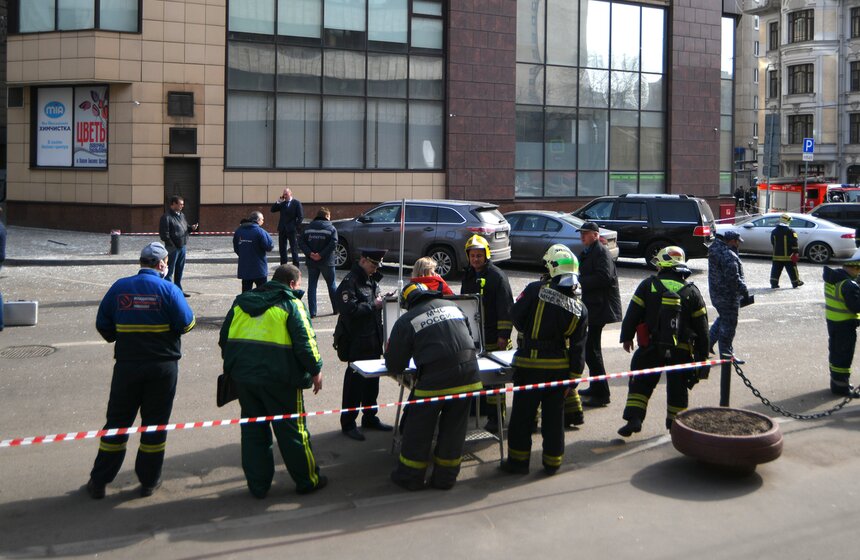 Взрыв в бизнес-центре на 2-й Брестской. Фото с места 11 фото