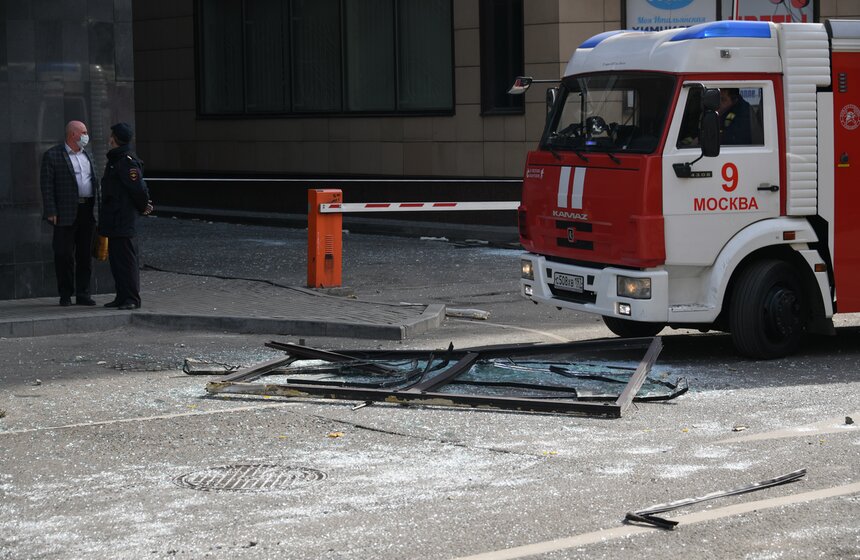 Взрыв в бизнес-центре на 2-й Брестской. Фото с места 10 фото