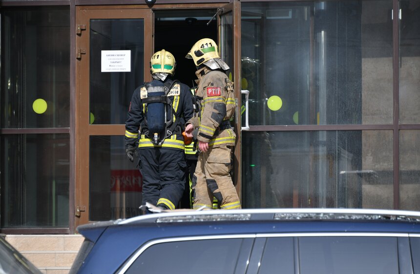 Взрыв в бизнес-центре на 2-й Брестской. Фото с места 15 фото
