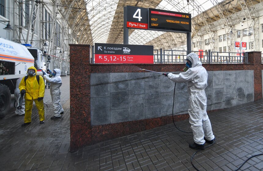 Как проходила дезинфекция Киевского вокзала 9 фото
