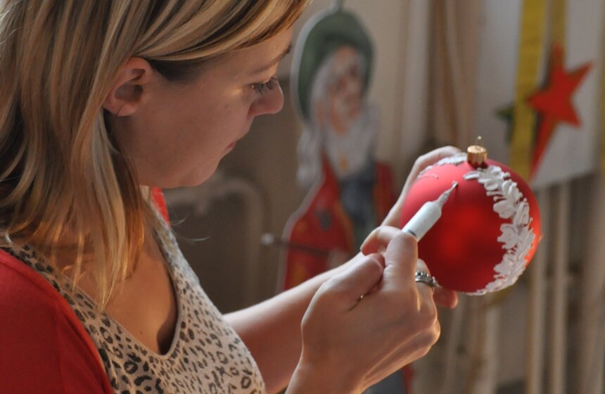 На ВВЦ открылась фабрика елочных игрушек 15 фото