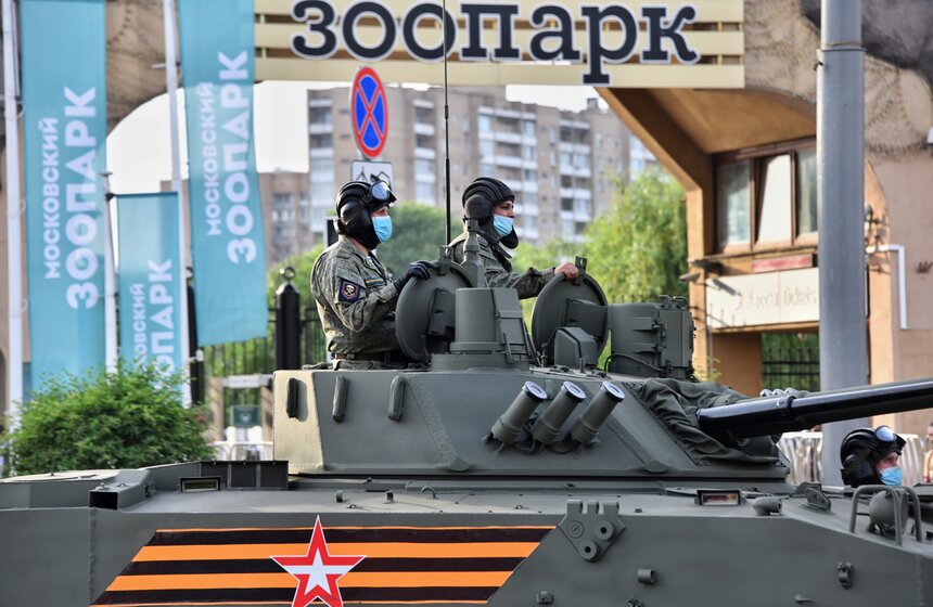 В Москве военная техника вышла на первую репетицию парада Победы 15 фото