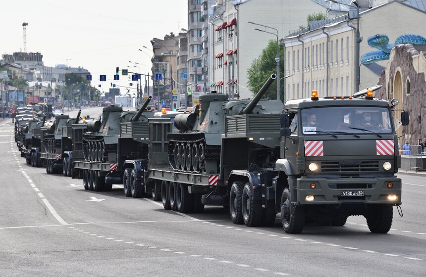 В Москве военная техника вышла на первую репетицию парада Победы 3 фото
