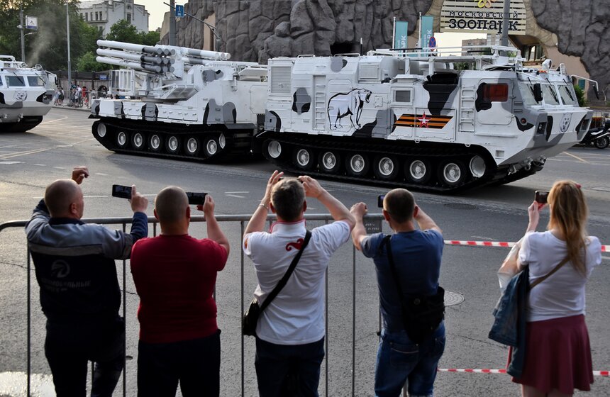 В Москве военная техника вышла на первую репетицию парада Победы 18 фото