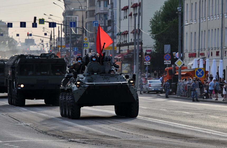 В Москве военная техника вышла на первую репетицию парада Победы 17 фото