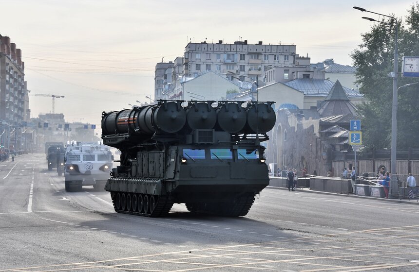В Москве военная техника вышла на первую репетицию парада Победы 6 фото