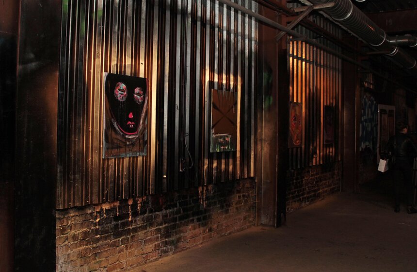 В "СахАрте" прошла выставка уличного нелегального искусства 2 фото