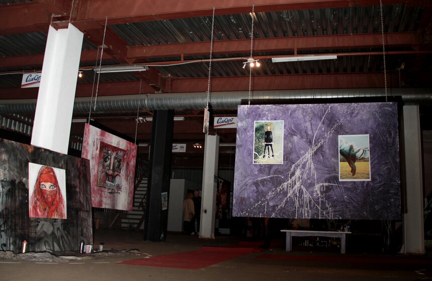 В "СахАрте" прошла выставка уличного нелегального искусства 12 фото