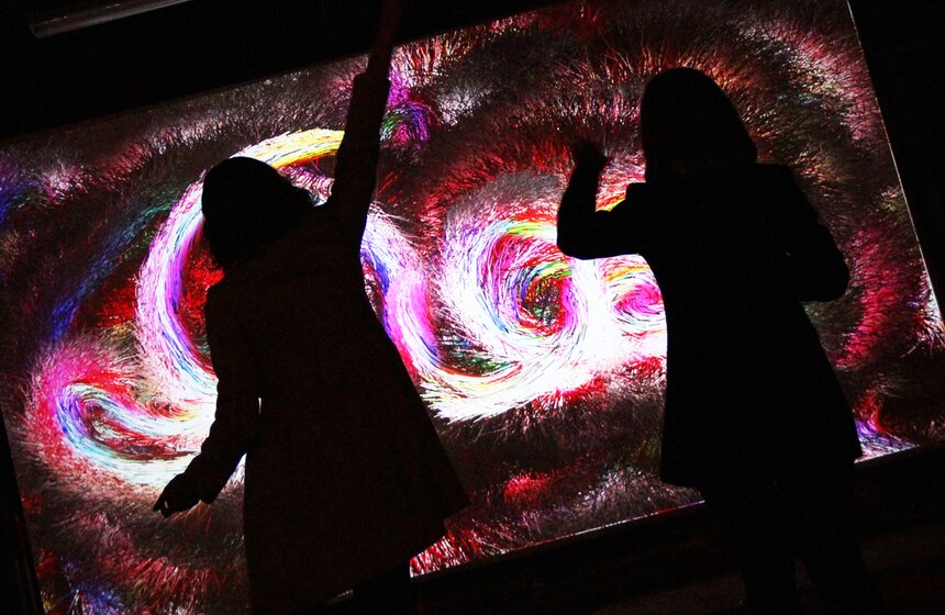 В "СахАрте" прошла выставка уличного нелегального искусства 7 фото