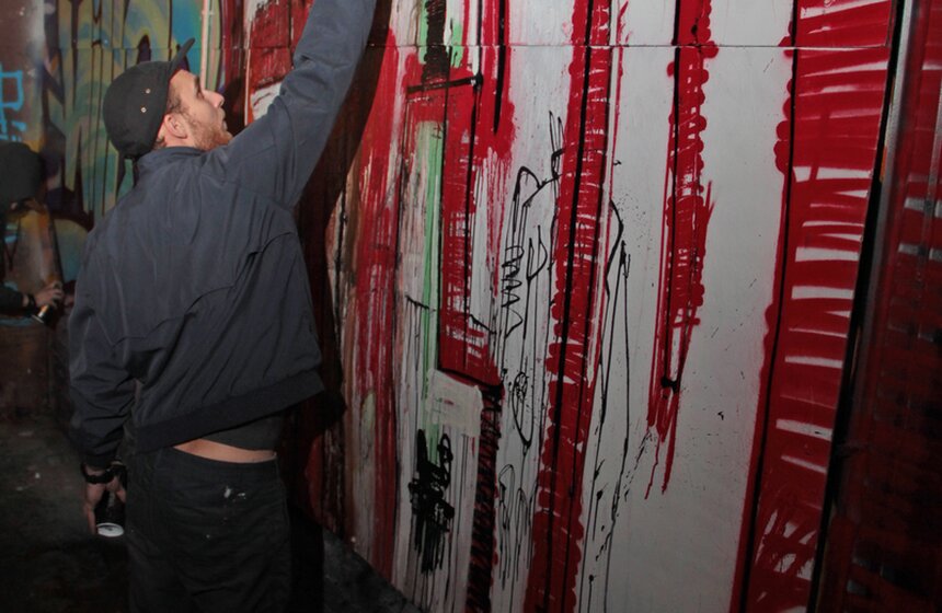 В "СахАрте" прошла выставка уличного нелегального искусства 6 фото