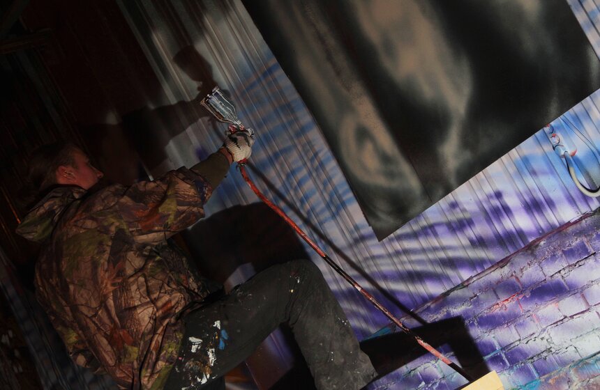 В "СахАрте" прошла выставка уличного нелегального искусства 5 фото