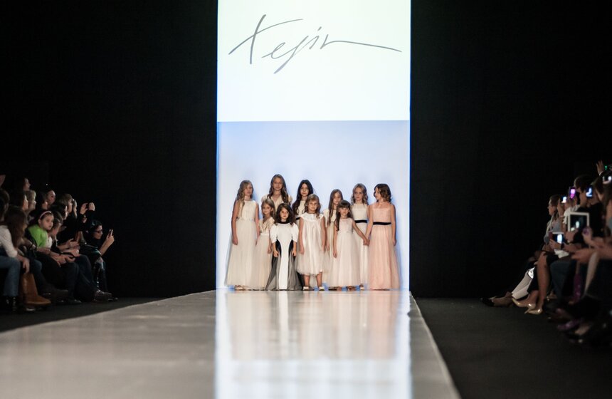 На Mercedes-Benz Fashion Week Russia прошел показ детской моды 19 фото