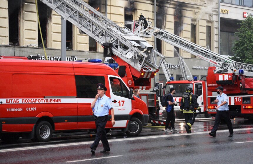 Пожар произошел в доме на Тверской улице 4 фото