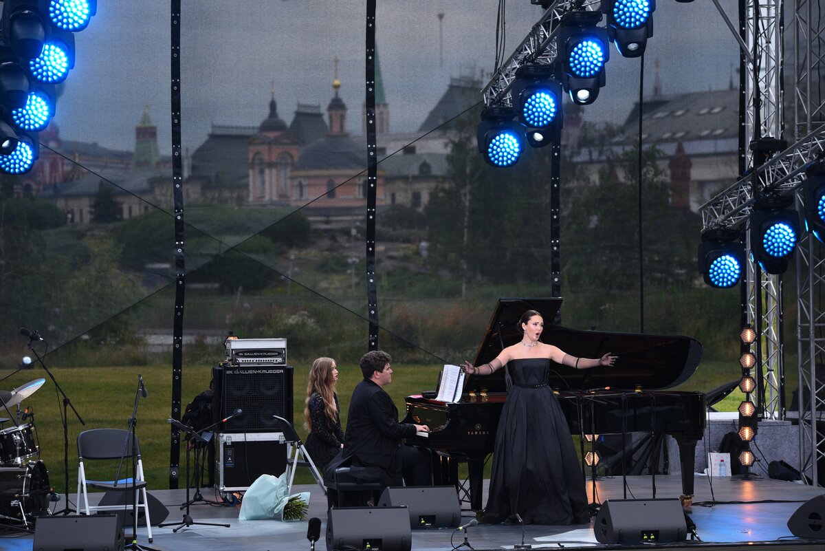 Лекция в парке. Парк зарядье сейчас. Концерт в зарядье 22 июня 2024. Мацуев в зарядье. Зарядье холл.