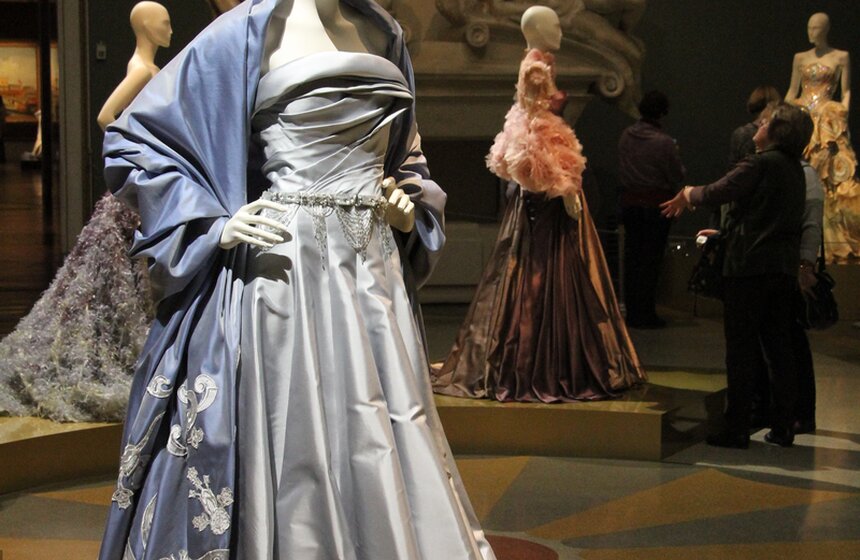 В ГМИИ им. Пушкина открылась выставка Валентина Юдашкина 2 фото