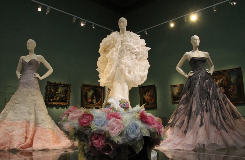 В ГМИИ им. Пушкина открылась выставка Валентина Юдашкина 14 фото