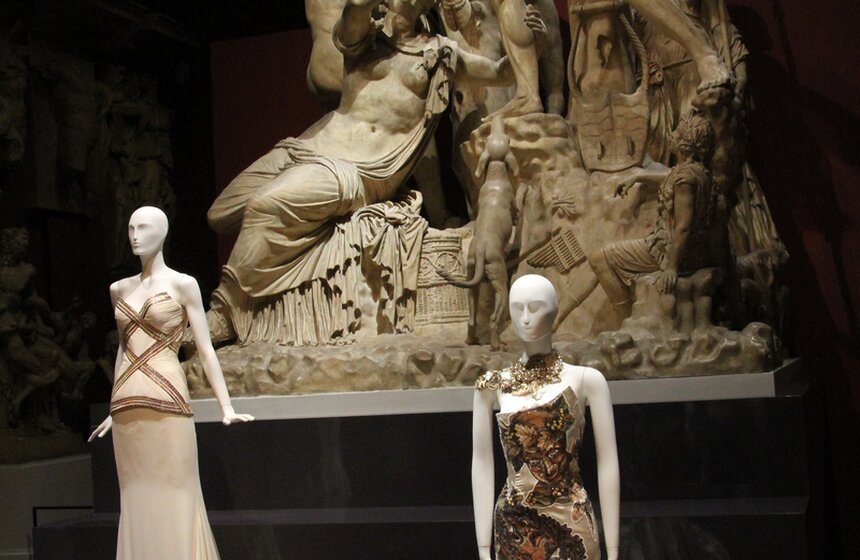 В ГМИИ им. Пушкина открылась выставка Валентина Юдашкина 12 фото