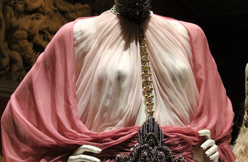 В ГМИИ им. Пушкина открылась выставка Валентина Юдашкина 13 фото