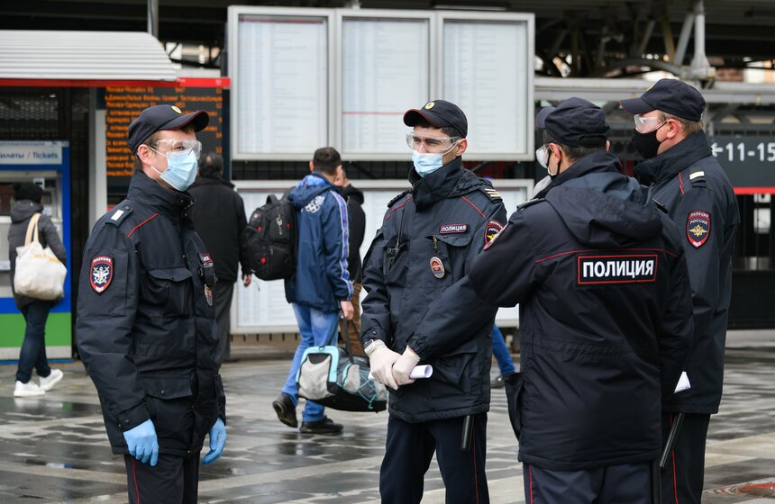 Как следят за соблюдением масочного режима в пригородных поездах 3 фото