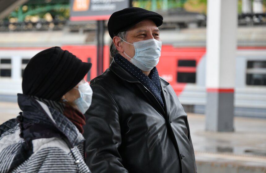 Как следят за соблюдением масочного режима в пригородных поездах 4 фото