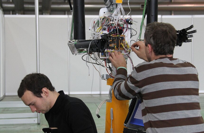 В парке "Сокольники" открылась выставка робототехники 12 фото